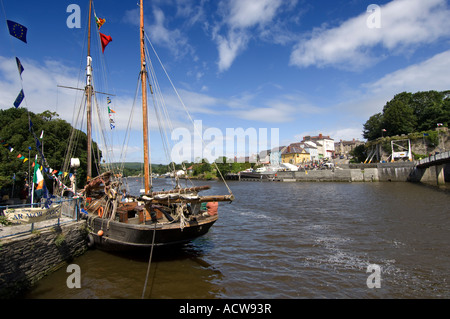 alte hölzerne Segelschiff vor Anker am Fluss Teifi Cardigan Aberteifi Ceredigion West Wales 5. Juli 2007 Stockfoto