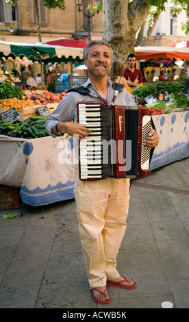 Musiker am Markt in Aix Provence Südfrankreich Stockfoto