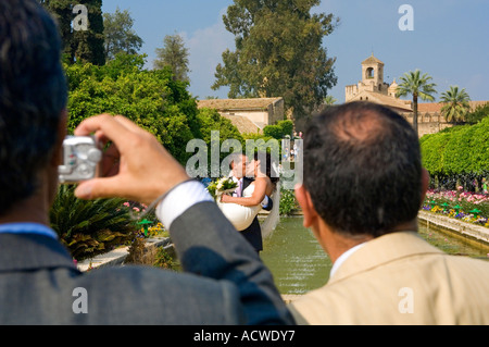 Hochzeit Fotos im Garten des Real Alcazar, Córdoba, Andalusien, Südspanien Stockfoto