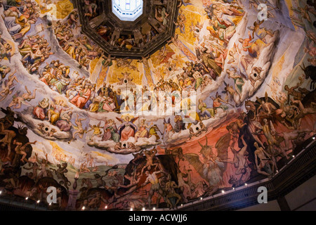 Dom Santa Maria del Fiore Kathedrale innen Brunellesci Dome Kuppel mit Fresken des jüngsten Gerichts von Vasari Florenz Stockfoto