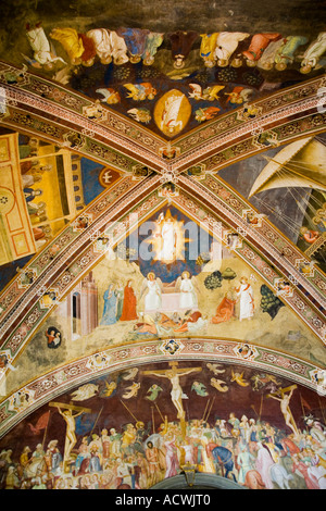 Florenz Santa Maria Novella spanische Kapelle Decke und Kreuzigung Jesu Christi von Andrea di Bonaiuto 1365 bis 1367 Florenz Stockfoto