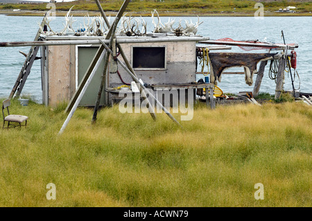 Jagdhütte am arktischen Meer in der Nähe von Tuktoyaktuk Stockfoto