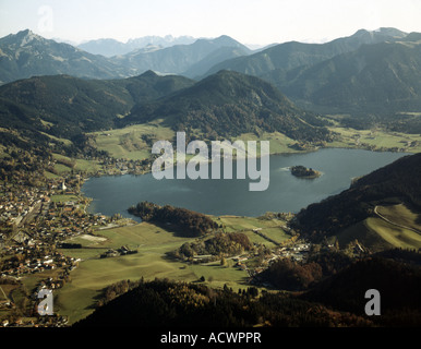 See Schliersee Woerth Insel mit Alpen im Hintergrund, Deutschland, Bayern, Alpen, Schliersee Stockfoto