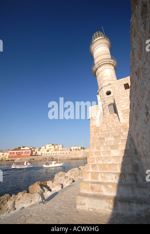 Kreta zum venezianischen Leuchtturm und Außenhafen in Chania Stockfoto