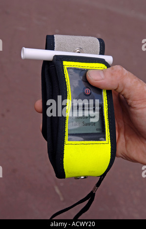 Nahaufnahme von einem Polizei-Alkoholtester Stockfoto