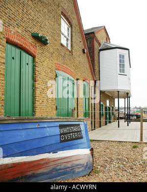 Die Uferpromenade in Whitstable neben Whitstable Oyster Company Stockfoto