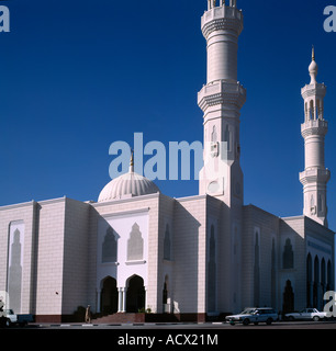 Sharjah Vereinigte Arabische Emirate muslimischen Mann betreten Al Dhaid Moschee Stockfoto
