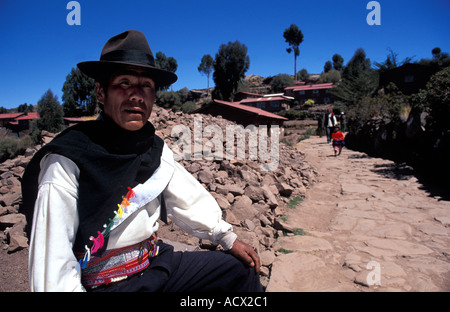 Der Bürgermeister von Taquile Insel tragen markante Kostüm Taquile Lake Titicaca Peru Südamerika Stockfoto