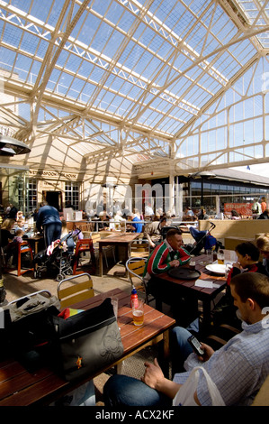 Ausgehen bar Yr Hen Orsaf - The Old Station, in der ehemaligen Great Western Railways station, Aberystwyth Ceredigion Wales UK Stockfoto