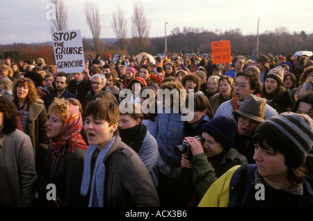 Greenham Common Berkshire Peace Camp Frau s Demonstration gegen amerikanische Militärflugzeug Basis England HOMER SYKES Stockfoto