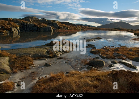 Gefrorene Pool nahe dem Gipfel des Craiglee im Bereich von Dungeon der Galloway Hills, Dumfries und Galloway, Schottland, Großbritannien Stockfoto