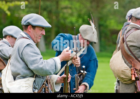 Covenanter Soldat Primzahlen Muskete mit Stab Stockfoto