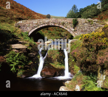 Alten Lastesel Brücke an drei Shires Kopf, Cheshire, Derbyshire & Staffordshire Grenze, Peak District, UK Stockfoto
