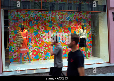 Schaufenster einer Boutique United Colors of Benetton in Vilnius, Litauen Stockfoto