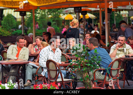 Straßencafé in der Altstadt, Riga, Lettland Stockfoto