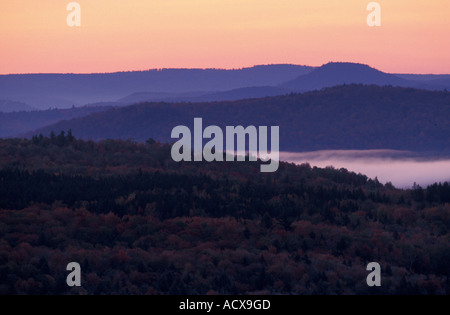 Peru-VT-Sonnenaufgang in der Green Mountain National Forest in der Nähe von Skigebiet Bromley Stockfoto