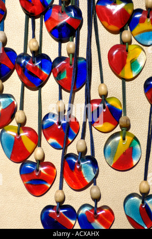 Halsketten mit bunten Glas Amulette Kunsthandwerk und souvenirs Stockfoto