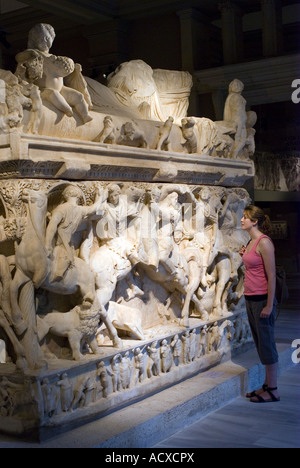 Istanbul Archäologie-Museum, Roman Sidamara Sarkophag aus Ambararasi (moderne Konya) aus der 2. Hälfte des 3. Jahrhunderts n. Chr. Stockfoto