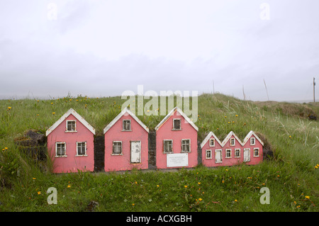 Miniatur falsche Hausfassaden in dem Friedhof der Kirche Strandarkirkja, South Coast, Angel Cove, Island Stockfoto