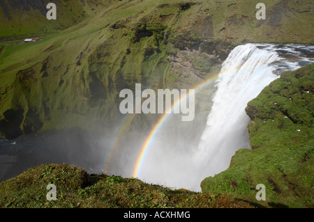 Doppelter Regenbogen in der Skogafoss-Wasserfall in der Nähe von Skógar, Island Stockfoto