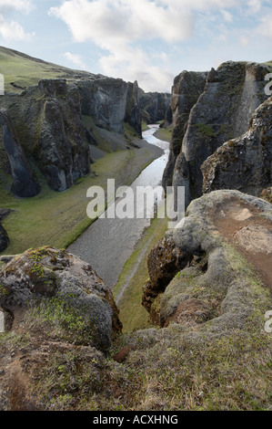 Fjadra Fluss, der in der Fjadrargljufur Schlucht, Southern Island Stockfoto