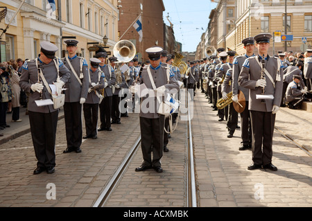 Militärmusik Parade während der Helsinki-Party, Senatsplatz, Helsinki, Finnland Stockfoto