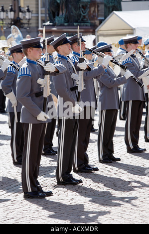 Militärmusik Parade während der Helsinki-Party, Senatsplatz, Helsinki, Finnland Stockfoto