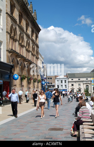 Shopper in Darlington Stadtzentrum, Nordostengland Stockfoto