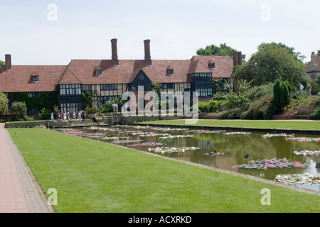 Herrenhaus, mock tudor Gebäude an der RHS Garden Wisley Surrey England UK Stockfoto