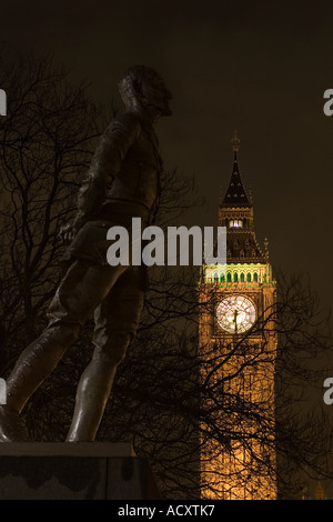 Statue von Jan Christian Smuts und Clock Tower Palace of Westminster London England UK Stockfoto