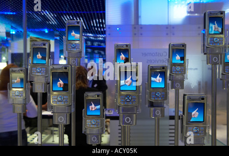 Internationals Radio- und Fernseh-Ausstellung 2006 - Mobiltelefone, Berlin, Deutschland Stockfoto