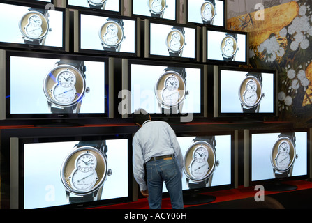 Internationals Radio- und Fernseh-Ausstellung 2006 - Hitachi Flatscreen Monitore, Berlin, Deutschland Stockfoto