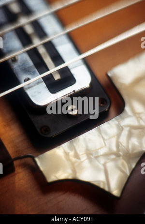 Closeup auf Brücke und eine e-Gitarre Saiten Stockfoto