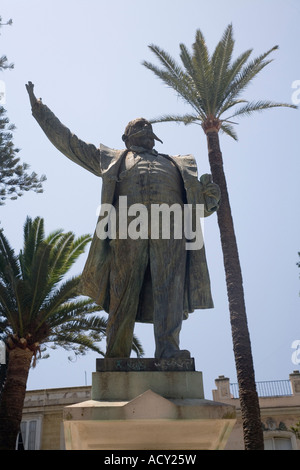 Bronzestatue von Emilio Castelar in Cadiz, Spanien Stockfoto