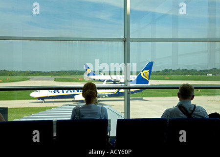 Wartenden am boarding-Gate. Der Flughafen Stansted. UK Stockfoto