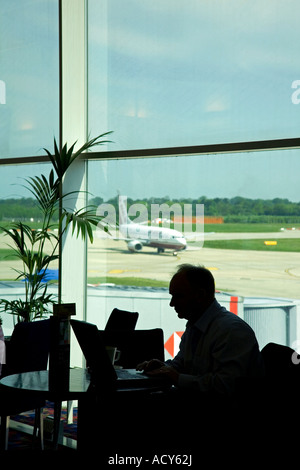 Man wartet am boarding-Gate. Der Flughafen Stansted. UK Stockfoto