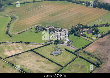 Luftaufnahme einer Farm und eines Weilers im South Downs National Park, West Sussex, England, Großbritannien Stockfoto