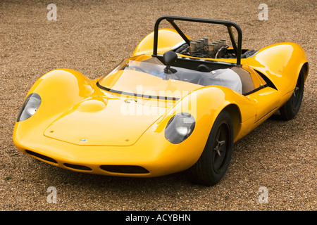 Dreiviertel Vorderansicht der gelbe Lotus "Dreißig" Auto. Nur zur redaktionellen Verwendung Stockfoto
