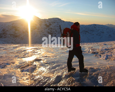 Man blickt auf die Aussicht vom Bealach Eader Dha Beinn, die Hochebene zwischen Ben More und Stob Binnein Crianlarich Schottland Stockfoto