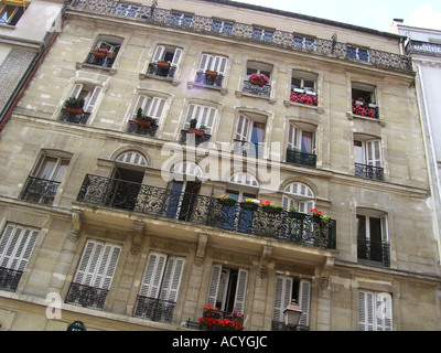 Mehrfamilienhaus in Paris Frankreich im innerstädtischen Bereich