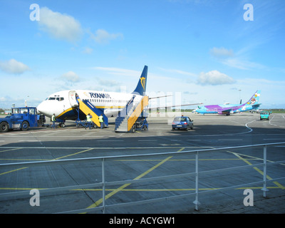Flughafen Dublin mit Ryanair Flugzeug Irland be- Stockfoto