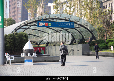 Eingang zur Metro u-Bahn Zug Peoples Square Shanghai China Stockfoto