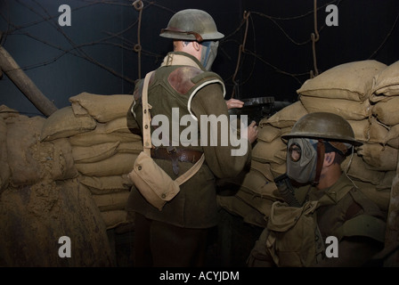 MG-Schütze im Graben im Passendale Museum in der Nähe von Ypern Ieper Belgien Stockfoto