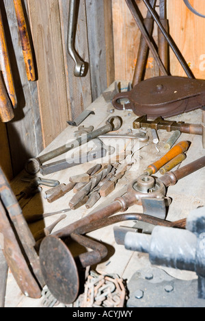 Waffenschmied Werkzeuge im Passendale Museum in der Nähe von Ypern Ieper Belgien Stockfoto