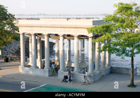 Der Pavillon, in dem Plymouth Rock in Massachusetts untergebracht ist Stockfoto