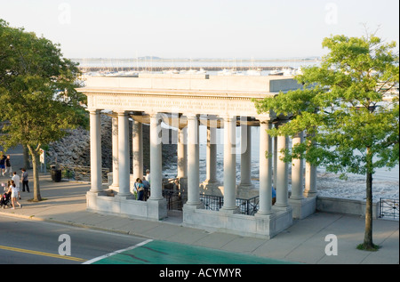 Der Pavillon, in dem Plymouth Rock in Massachusetts untergebracht ist Stockfoto