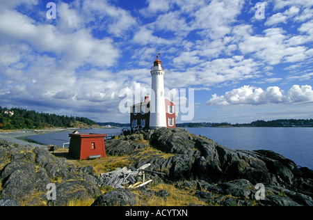 CITY OF VICTORIA: Ein Blick auf den historischen Fisgard Leuchtturm am Fort Rodd Hill, Victoria British Columbia. Stockfoto