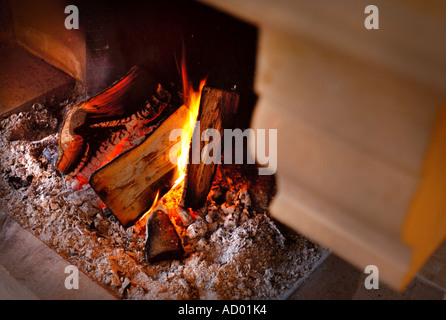 PROTOKOLLE, DIE BRENNEN AUF OFFENEM FEUER IN EINEM COUNTRY HOUSE GLOUCESTERSHIRE UK Stockfoto