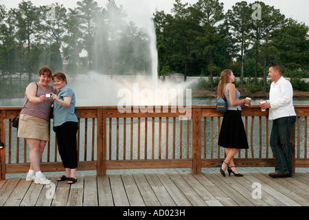 Hampton Virginia, Tidewater Gegend, Power Plant Parkway, McFadden's, Restaurant Restaurants Essen Essen Essen Essen Essen gehen Cafe Cafes Bistro, Promenade, Brunnen, Coup Stockfoto