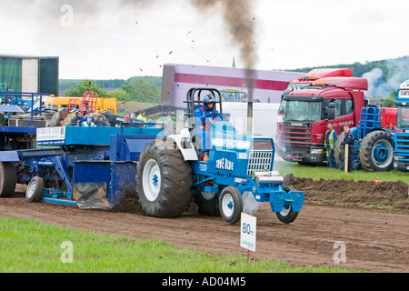 Schlepper ziehen Wettbewerb auf schottische landwirtschaftliche Messe Stockfoto